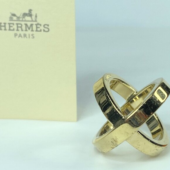 Coming from the house of Hermes, this Bijouterie Fantaisie Scarf ring is a beaut